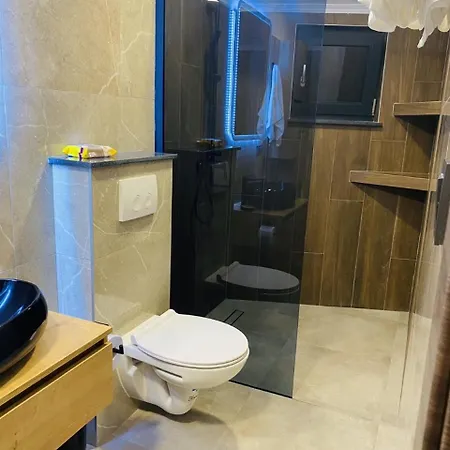 Luxury Andela Banjol